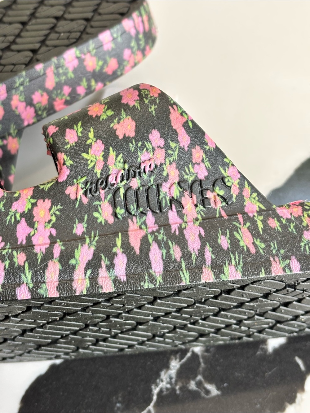 Freedom Moses Women’s Black Slide Sandals with Pink Floral Pattern - Picture 7 of 7
